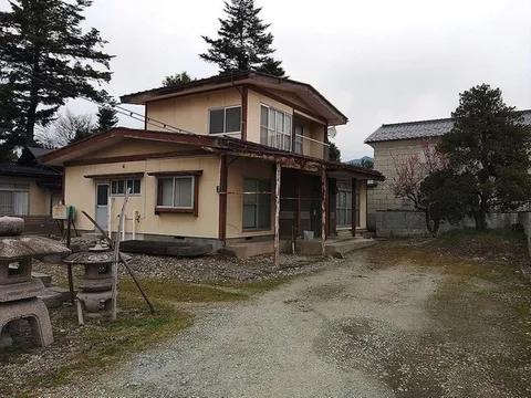 A detached house in Tendō Araya, a spacious property with a site of 156 tsubo
