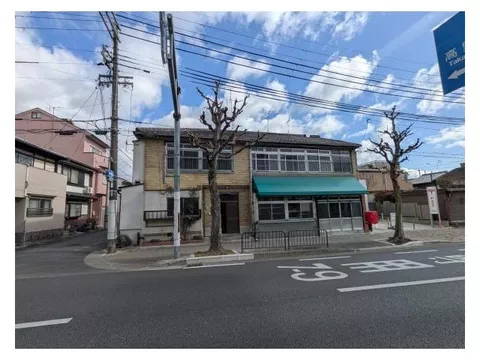 Used house with store (land lease included) in a prime location facing Horikawa Street