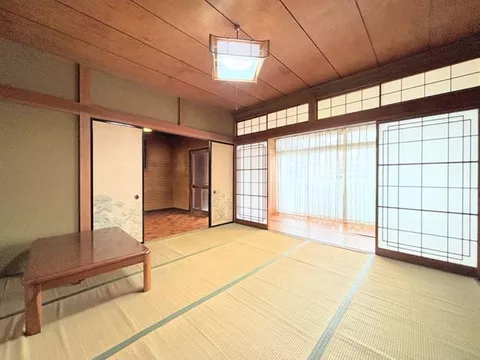 Approximately 70 tsubo of land × charming residence × convenient living environment