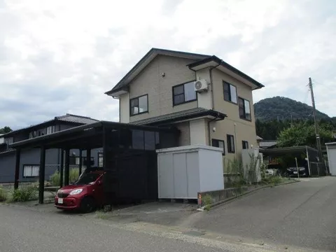 Quiet residential area! Corner lot, over 80 tsubo of land, spacious garden on the south side of the property!