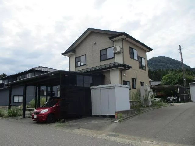 Quiet residential area! Corner lot, over 80 tsubo of land, spacious garden on the south side of the property!