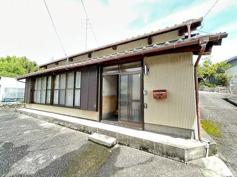 [Reconstruction not possible] A single-story 6DK with connected Japanese-style rooms and a garage for versatile living