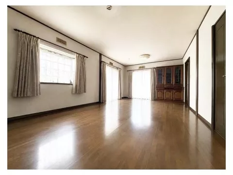 ~Green-rich living environment~・Many storage spaces!・Good sunlight due to south-facing