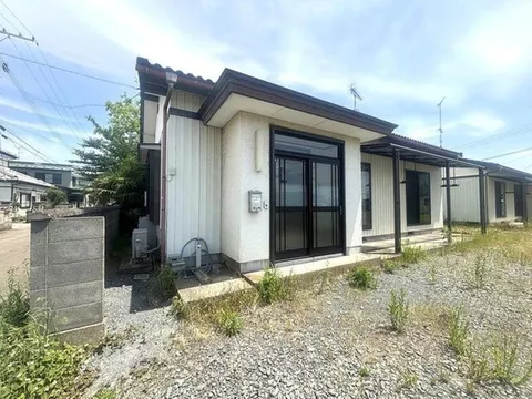 □We have a single-story house! □The interior is in good condition □A sunny home!