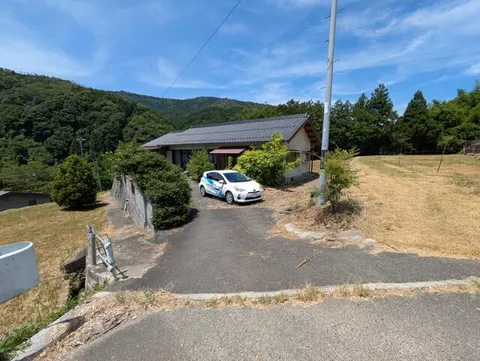Tomata District, Kagamino Town, Kakamimi (Insho Station) Single-story building 3DK