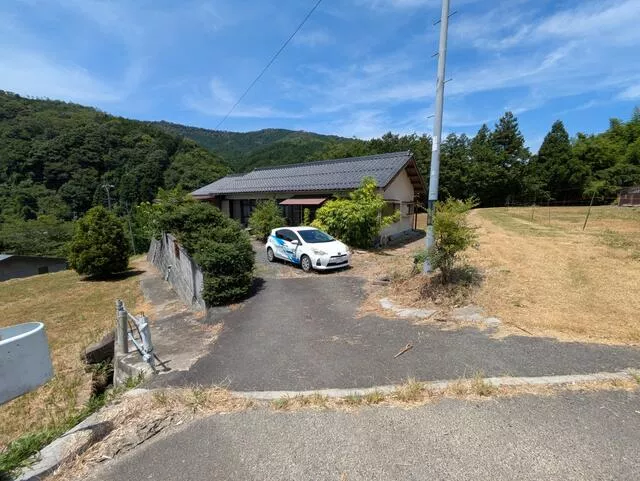 Tomata District, Kagamino Town, Kakamimi (Insho Station) Single-story building 3DK