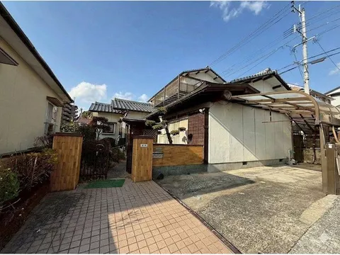 It's a comfortable living environment, just a 6-minute walk to Aeon Nakama store♪