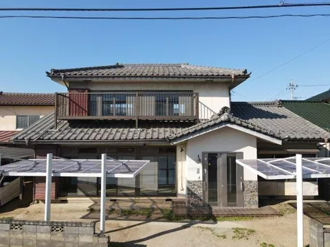 All-electric 6DL house. A calm living space with a Japanese-style room, engawa, and tokonoma.