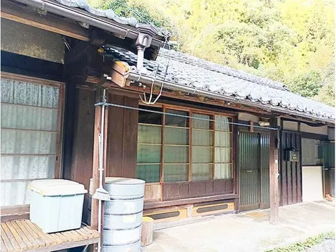 ■Land area approximately 480 square meters × ■Includes pizza oven and BBQ space! With garage and storage shed