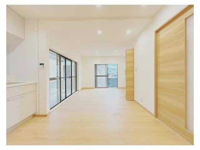 [Open House] Renovated 13 minutes on foot to the supermarket (1000m), convenience store