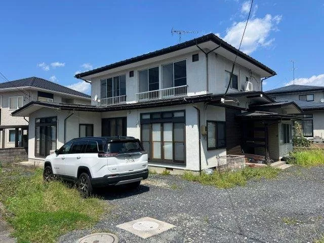 Renovated in 2020, spacious design with all rooms over 6 tatami mats, 9DK