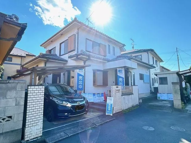 Open house held, this is a 6DK house. Nearby facilities are well-equipped, parking for 2 cars is possible.