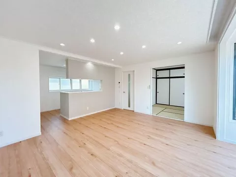 [Open House] [Renovated] Approximately 10 m to Katakura 4-chome Square, about 250 m to Horobetsu West Elementary School
