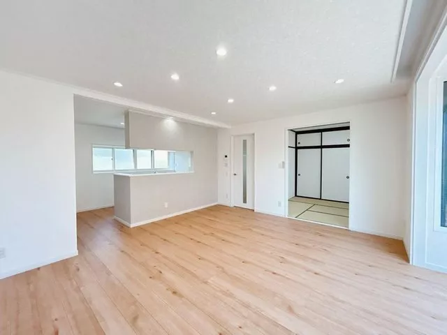 [Open House] [Renovated] Approximately 10 m to Katakura 4-chome Square, about 250 m to Horobetsu West Elementary School