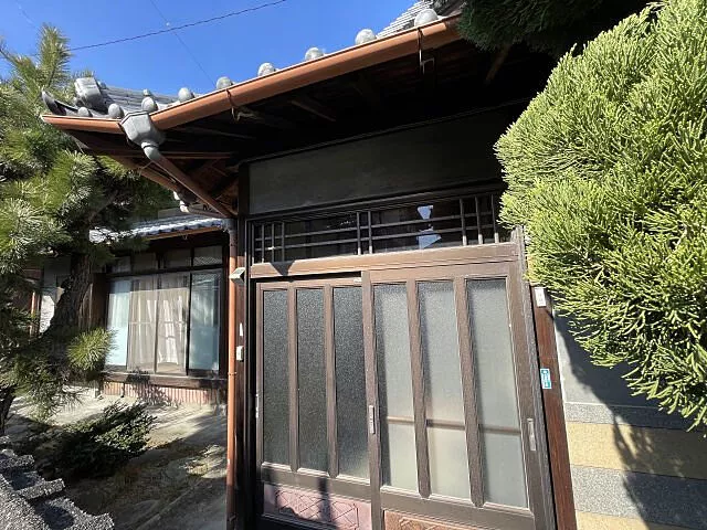 Used single-family home in Nio Town, single-story house with a detached room