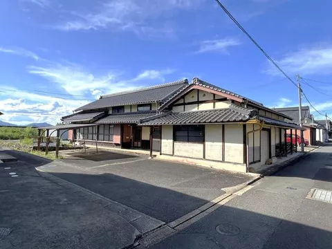 ■Three-way road access × Old folk house with parking for 10 cars! ■Meiji era construction × 6DK + 2S large space