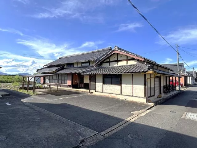 ■Three-way road access × Old folk house with parking for 10 cars! ■Meiji era construction × 6DK + 2S large space