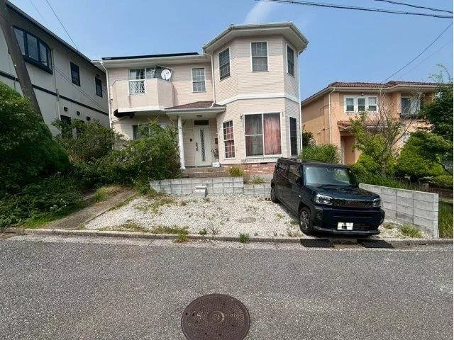 Spacious 5LDK house♪ Parking for 2 cars in parallel♪ 5 minutes by car to Okitsu Beach♪
