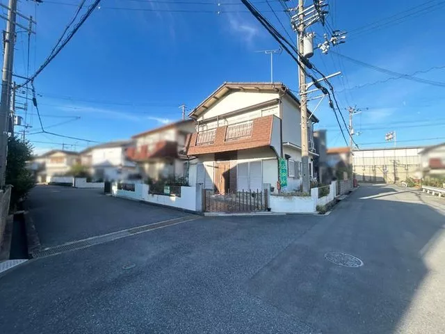 Available for viewing as it is vacant♪ About 15 minutes from JR Hoden Station, 5DK, corner lot property