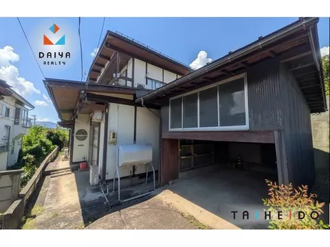 ■Good access to the center of Kamiyama City ■A calm living environment while being well-equipped with commercial facilities