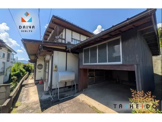 ■Good access to the center of Kamiyama City ■A calm living environment while being well-equipped with commercial facilities