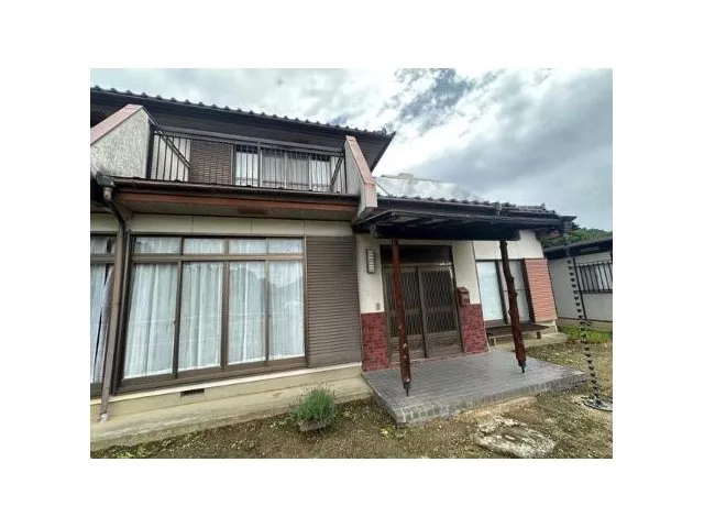 This property features an attractive garden space where you can enjoy home gardening.