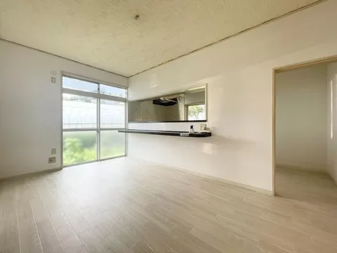 ▲ Exterior painting completed / Interior renovation completed / Parking space for 1 car ▽ Quiet environment / Meeting at the site available