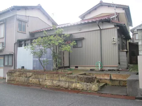 Komatsu City, Nishikarumi-cho 3-chome (Komatsu Station) 2-story building 7DK