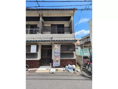 Renovation scheduled for completion by the end of September 2026! Convenient location with shopping facilities within walking distance