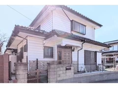 All rooms have storage and a southwest-facing layout. Good sunlight and ventilation, popular corner lot.