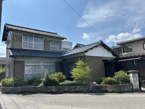 Built in February 1963 (63 years and 6 months old)