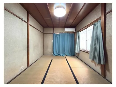 House 8 minutes on foot from Keihan "Nakagoshima" Station / ● Also great as an investment property