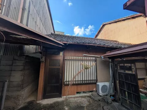 Nagoya City, Nakagawa Ward, Hyakubune-cho (Sasashima Live Station) Single-story building 3DK