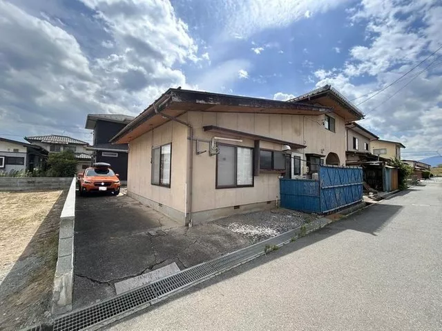 [Open House] Interior renovation planned / Water facilities replacement / Parking for 3 cars available / Garden space available