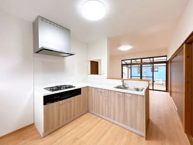 [Open house held] [Renovated] [Move-in available within the year] Living room expansion work and water facilities