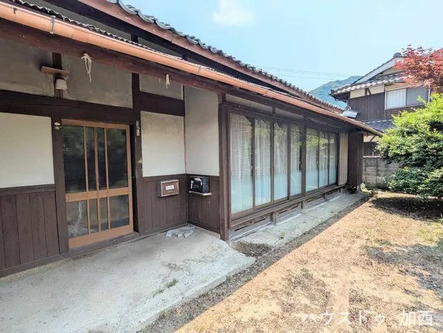Taka District, Taka Town, Kamiku Kumano (Honguroda Station) Single-story building 7SK