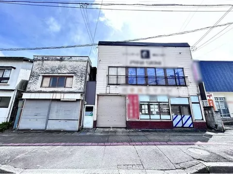Land area 126.07 tsubo, parking for 9 cars, 3K with two spacious Western-style rooms that can be used separately