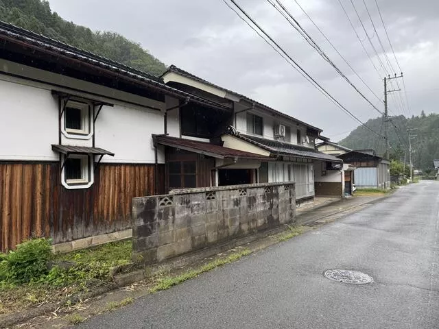 Hajiri, Hidaka-cho, Toyooka-shi, Hokkaido (Ehara station) 2F 8DK

2.5 million yen
