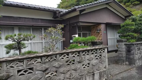 Shunan City, Kamisaka-cho (Fukukawa Station) Single-story building 4DK