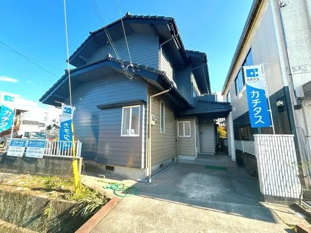 [Open House] Interior and exterior renovations completed, located 2 minutes walk from a convenience store, making it easy to live.