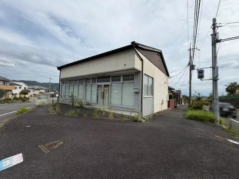 A place to "start" rather than "live." A single-story store in Wakabadai.