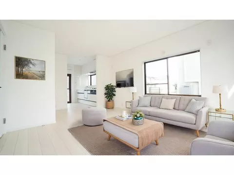 ☆4LDK × Fully renovated♪☆ Corner lot♪☆ Parking for 2 cars available♪