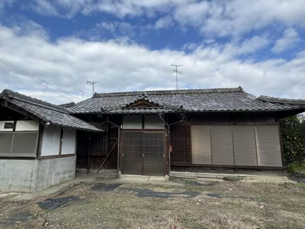 Shikoku Chuo City, Doi Town, Fujiwara (Akaboshi Station) Single-story building 3DK