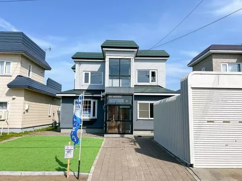 [Open House] [Interior and exterior renovated] Renovated 4LDK house / Parking for 2 standard cars available