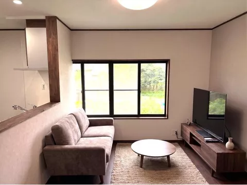 Viewings are available anytime! Please feel free to contact us! Moving support price!