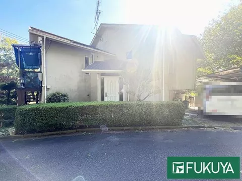 ■13-minute walk to the bus stop! Approximately 19.1 tatami LDK! Property with a wooden deck and garden!
