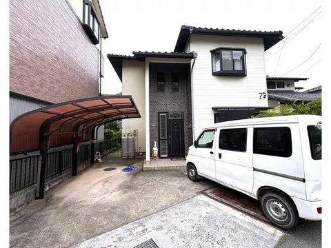 Just a short drive to Gifu Station! Parking for 2 cars possible!