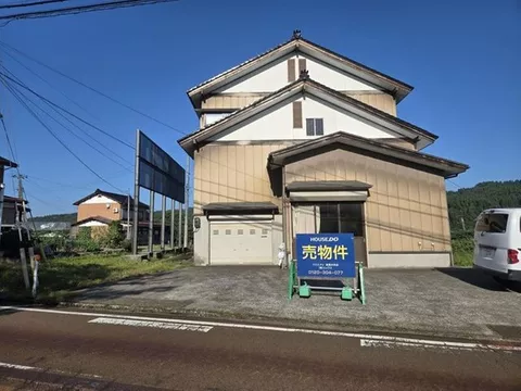 Spacious 7LDK! Garage with shutter available!