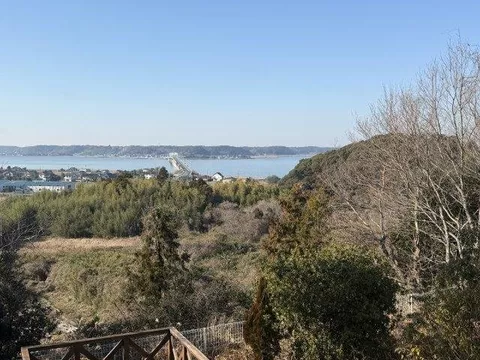 Rich greenery ◆ Lake view ◆ Convenience store about 8 minutes on foot!