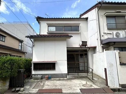 Even compact, Showa-era houses have many rooms♪ Extra rooms can be used for storage or hobby rooms!